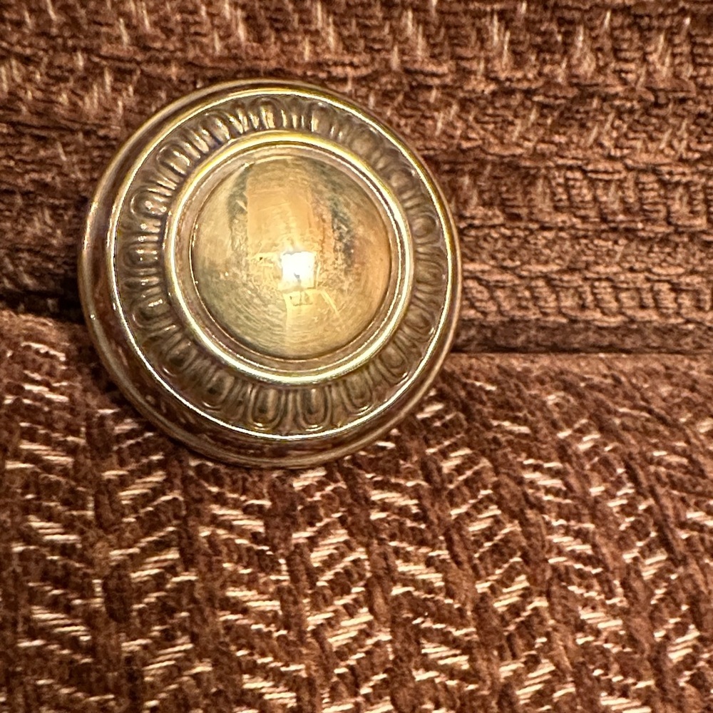 VINTAGE BRASS KNOB BY SARGENT WITH EGG AND DART DESIGN